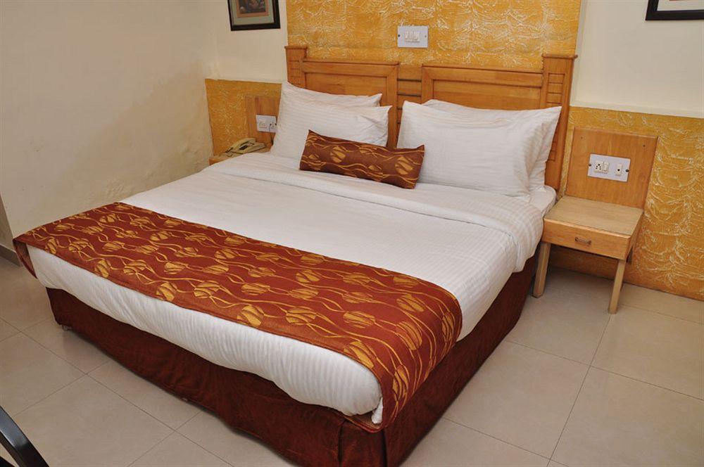 Hotel Abhay Palace Ghaziabad Exterior photo